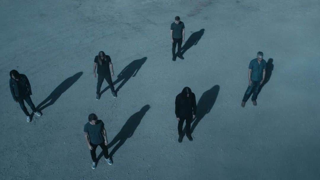 フー・ファイターズのインスタグラム：「TOMORROW. 🎥 Link in bio.   #WOAW #MedicineAtMidnight」