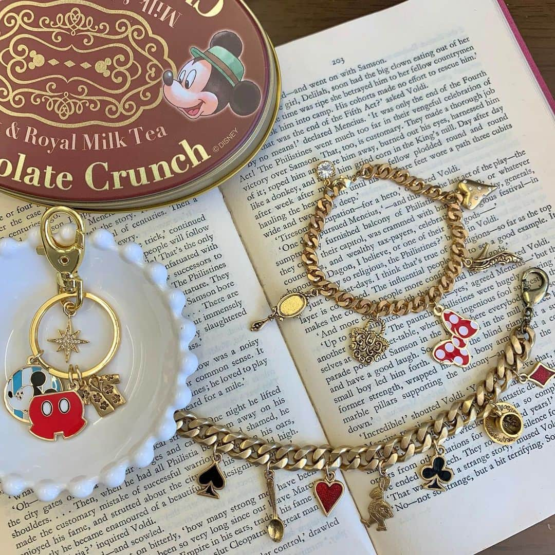 BOX CHARM Industryのインスタグラム：「大人気のディズニーチャーム🐭🏰🎀 組み合わせ次第でいっぱいアクセサリー作れちゃいます♪ 是非店頭へお越し下さい⤴︎  #boxcharmindustry #boxcharm #handmade #accessory #handmadeaccessory  #ボックスチャームインダストリー #ボックスチャーム #ハンドメイド #アクセサリー #ハンドメイドアクセサリー #東京 #原宿 #HARAJUKU #キャットストリート #catstreet #オーダーアクセサリー #クリスマスプレゼント #ハンドメイドプレゼント #クリスマス  #お揃いアクセサリー #クリスマスデザイン #ネックレス #ブレスレット #バングル #ピアス #イヤリング #キーホルダー」