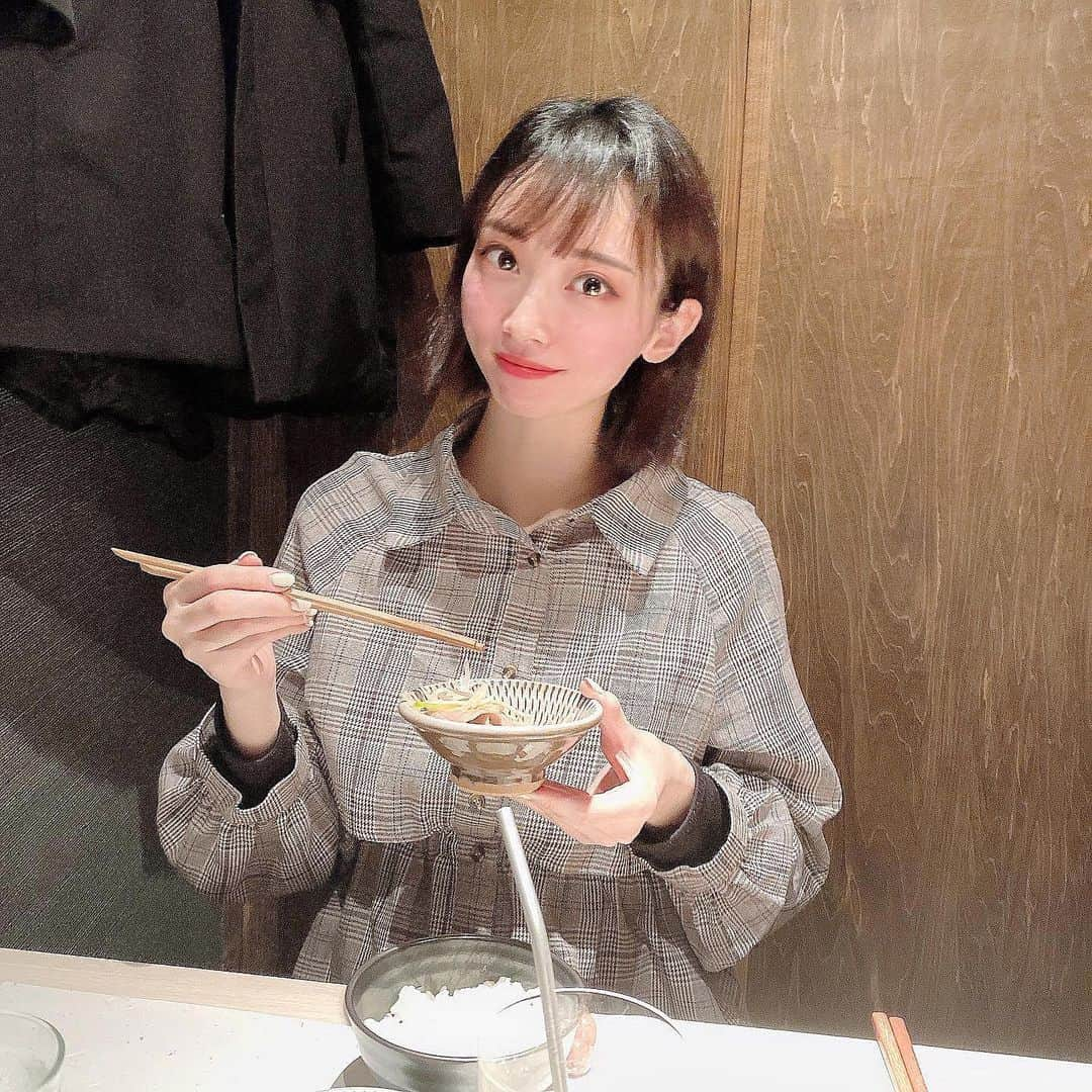 恵美さんのインスタグラム写真 - (恵美Instagram)「熟成タンしゃぶ はじめ 赤坂 @hajime.jukuseitan  で絶品しゃぶしゃぶをいただきました . 個室なので、感染対策もできるし 落ち着いてゆっくりいただけるのが嬉しい🍲✨ . 柔らかい牛タンは歯応えも最高😍 牛肉も豚肉もお野菜もきのこもたくさんあって、 素晴らしい品数です👏🏻 . ドリンク・ごはん・味噌汁・野菜盛り付きなので ご飯とお味噌汁はお変わり自由なので、男性にも喜ばれそう🍚🥢 . リニューアルオープンしたばかりで、とてもキレイなので 是非皆さんも行ってみてくださいね❤️ . #しゃぶしゃぶ #赤坂 #ひとりしゃぶしゃぶ #はじめ赤坂 #個室しゃぶしゃぶ #牛しゃぶ #熟成タンしゃぶはじめ赤坂 #豚しゃぶ #鴨しゃぶ ウーミーPR #model #モデル #japanesemodel #恵美」1月19日 12時38分 - emi_florence819