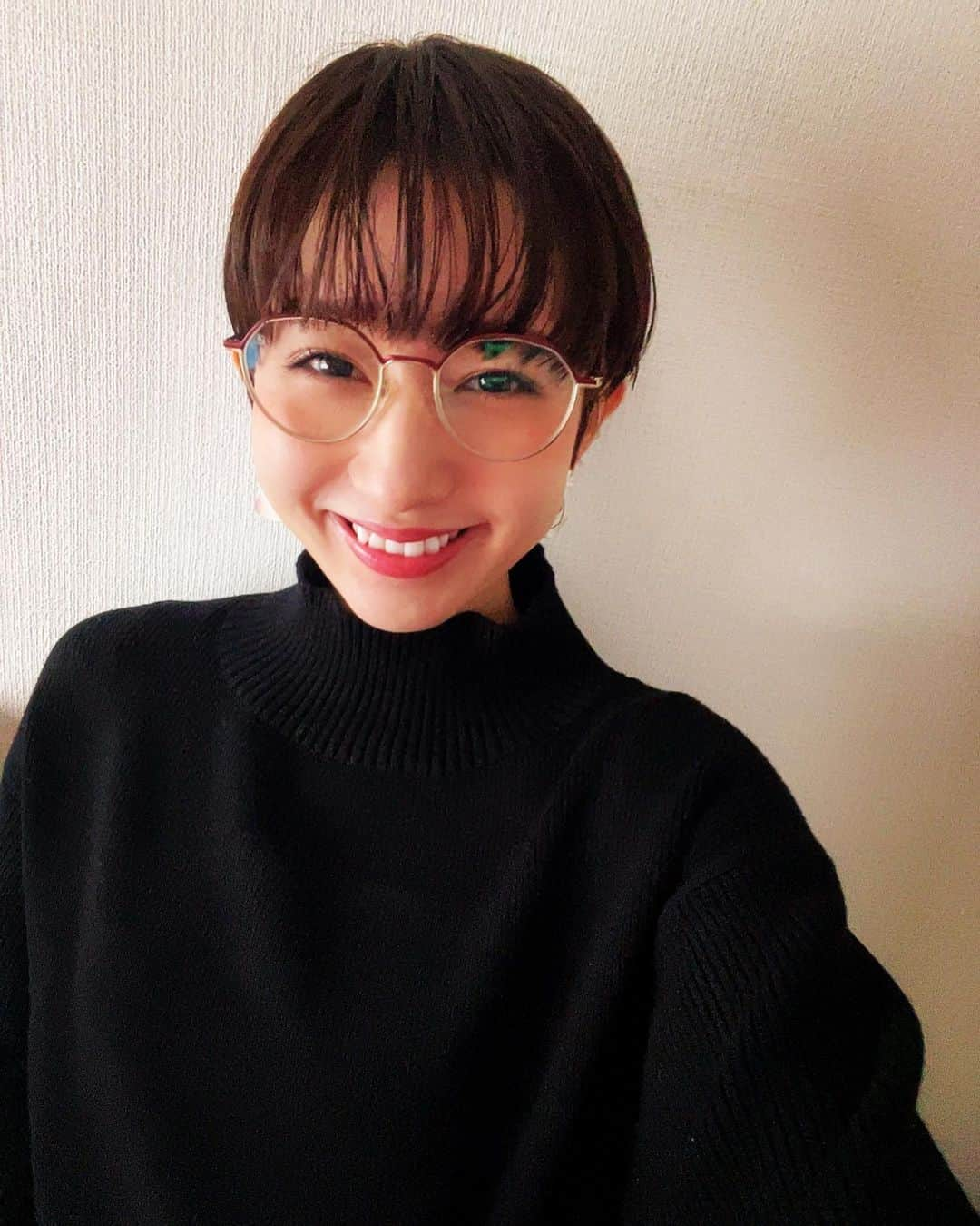 片山陽加さんのインスタグラム写真 - (片山陽加Instagram)「今日は眼鏡っ子👓  #メガネ #resee  #ショート女子」1月19日 12時45分 - haachandyoo