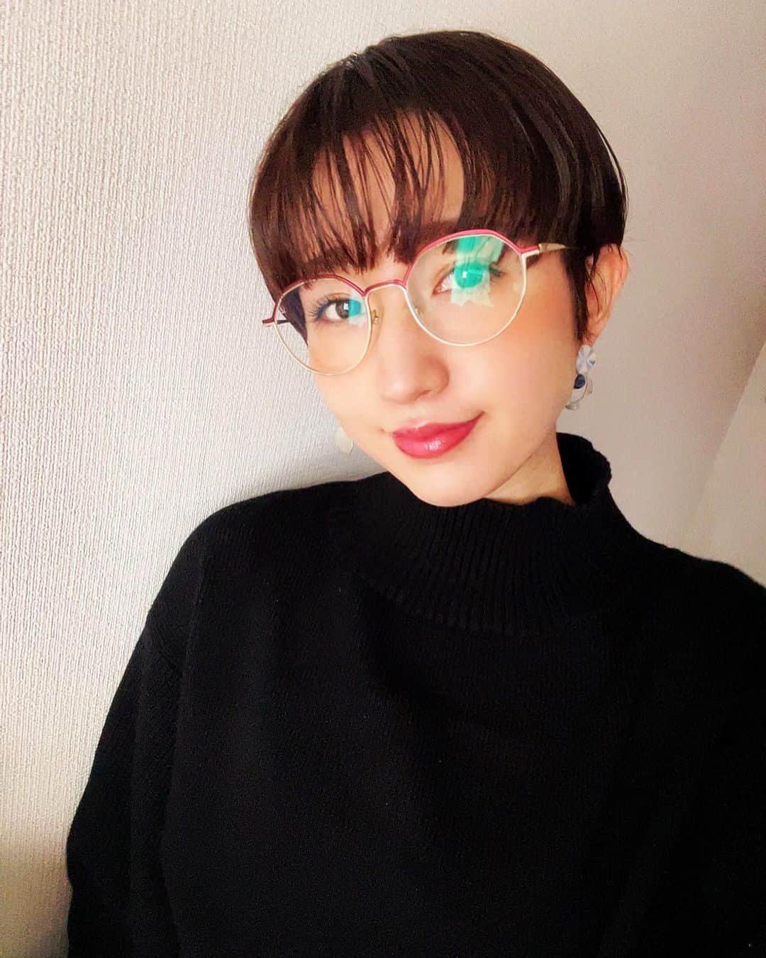 片山陽加さんのインスタグラム写真 - (片山陽加Instagram)「今日は眼鏡っ子👓  #メガネ #resee  #ショート女子」1月19日 12時45分 - haachandyoo