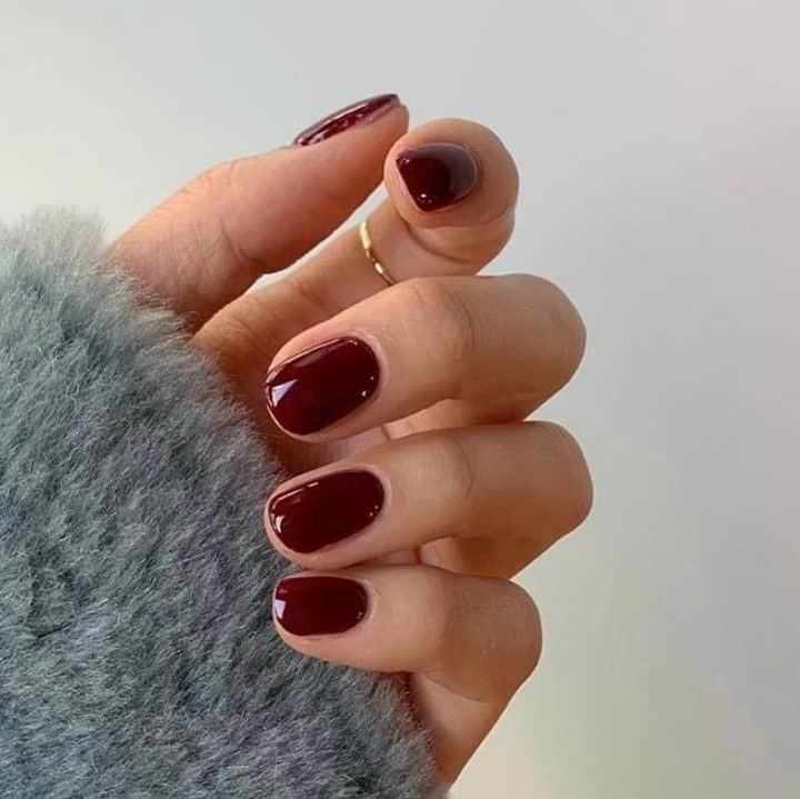 OPIさんのインスタグラム写真 - (OPIInstagram)「#MalagaWine's crème finish adds #shine and depth to this glass-half-full look 🍷 By: @kaymensbeauty  #OPIObsessed #ColorIsTheAnswer #NOTD #NailSwag #NailsOfInstagram #NailsOnFleek #NailPolish #Nails #OPI #darknails #shinynails #rednails #40YearsofColor」1月19日 12時45分 - opi