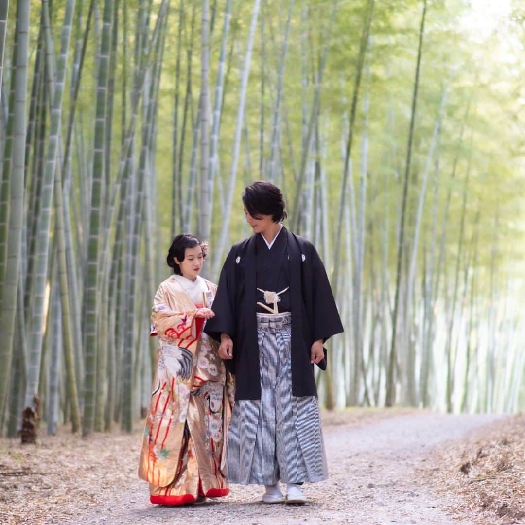 のインスタグラム：「令和三年の初の投稿 結婚写真を一枚  きものHAUSさんに全面的にご協力頂き撮りました  今年は 4月に大人の麦茶、新作を下北沢ザ・スズナリにて 6月に唐十郎作品、新宿花園神社のテントにて  どうなるか お届け出来ると希望を胸に  新しいCMも流れますのでお楽しみに📺  タップも踏みます👞 馬にも乗ります🐎 映画にもテレビにも🎥  今日は尊敬する先輩と本読み稽古を  出来ることを一つ一つ 楽しみながら 思い遣りを持って ごきげんに すべせんにぃ～♪  皆さまのご健康を願いつつ、本年も宜しくお願い申し上げます  宮原奨伍」