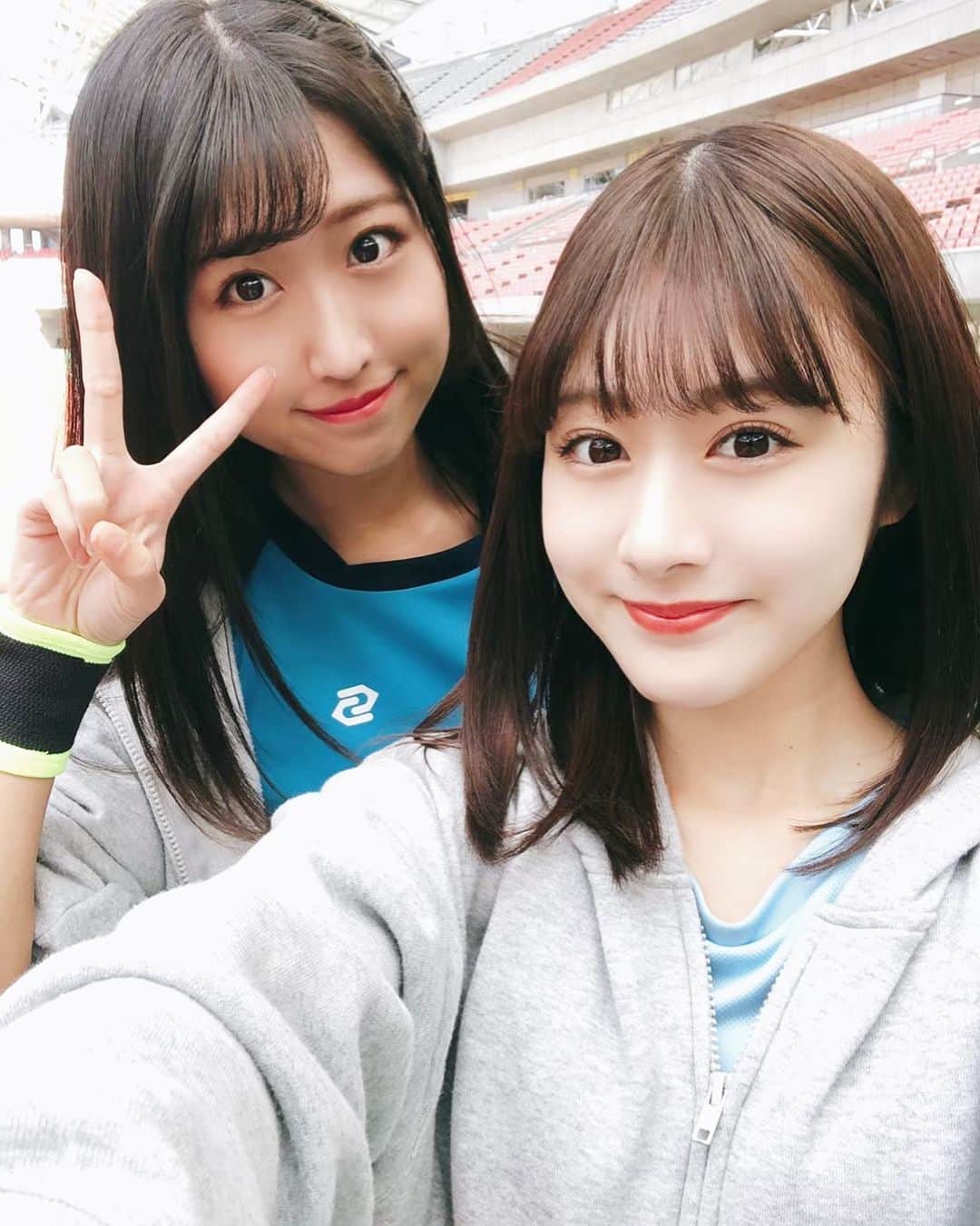 加藤美南のインスタグラム：「まな☺️ まなは落ち込んでるメンバーをそっと慰めてあげれたり、励ましてる姿がとても素敵で私も助けられました😣 最近更に可愛さと大人っぽさも増してる…歌声もめっちゃすき！！ まなはメンバーに慕われててみんなが寄ってくるタイプで本当に私も大大大好き❤️これからもずっと仲良しでいてね！ 応援してます🥺」