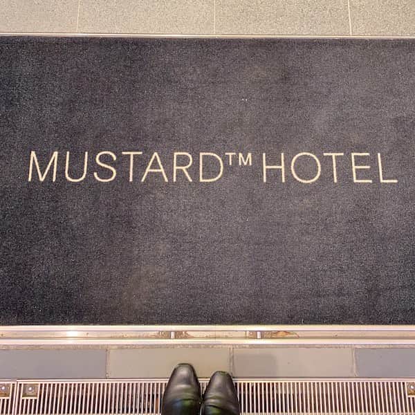 isutaさんのインスタグラム写真 - (isutaInstagram)「渋谷の“かくし味”のような楽しいホテル。﻿ いま話題の「MUSTARD™ HOTEL」の魅力を探っちゃいます。﻿ ﻿ ﻿ 渋谷と代官山の中間あたりに位置する「MUSTARD™ HOTEL SHIBUYA」は2018年に開業したホテルで、複合施設「渋谷ブリッジ（SHIBUYA BRIDGE）」の中の一角にあります。﻿ ﻿ ﻿ シンプルで洗練された話題の韓国っぽホテルの魅力をたっぷりご紹介！﻿ ﻿ ﻿ 気になる詳細は、 @isuta_jp トップのURLから記事をチェックしてね。﻿ ﻿ ﻿ 【MUSTARD™ HOTEL SHIBUYA】﻿ 住所：東京都渋谷区東１丁目29-3﻿ 電話番号：03-6459-2842 ﻿ ﻿ ﻿ #isuta #イスタ #isutapic﻿ #mustardhotel #マスタードホテル﻿ #休日の過ごし方 #渋谷ホテル #韓国っぽ﻿ #isutacafe #カフェ巡り #おしゃれカフェ﻿ #cafestagram #カフェ #カフェ好き﻿ #お洒落な人と繋がりたい #喫茶店﻿ #カフェ好きな人と繋がりたい #cafe﻿ #hotel #一人旅 #東京散歩 #東京観光 #ホテル﻿ #おしゃれホテル #ホテル巡り #都内ホテル ﻿ #お洒落ホテル #ホテルステイ #おこもりステイ」1月19日 12時58分 - isuta_jp