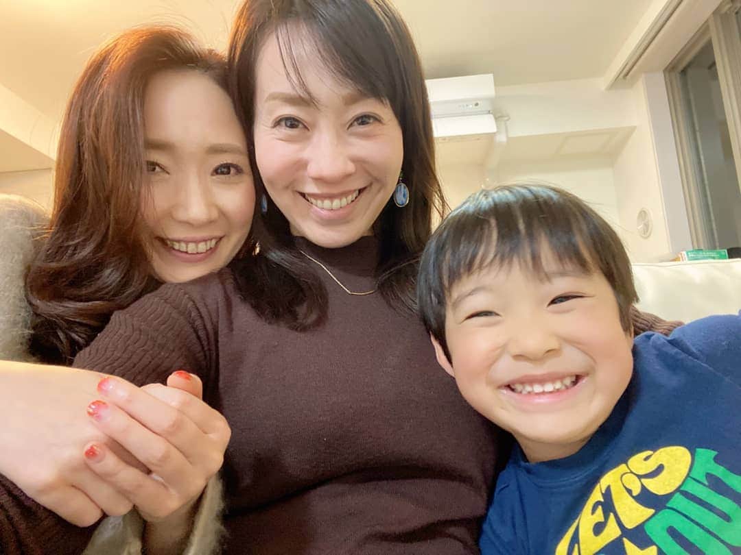 手島千尋のインスタグラム：「時差投稿✏️✏️  東京に戻ってから仲良くして もらっている✨ 先輩ご家族✨  楽しかったなあー♪  あづささん 👨バージョンがいたら ...💓  恋におちるのにな😳笑  イケメンこーちゃんも (息子ちゃん) 私が、30歳若ければ 🙄🙄❤️  なかなか無謀すぎる。」