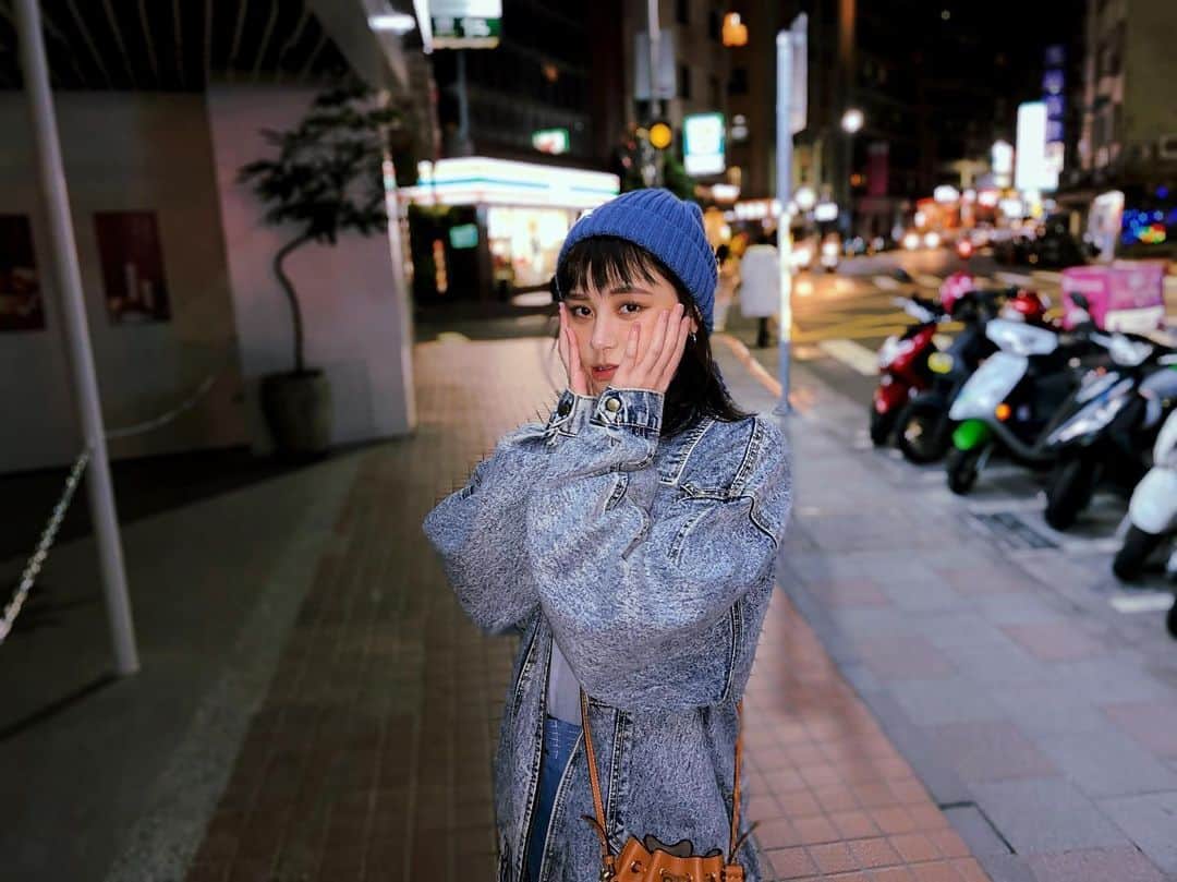 宇珊のインスタグラム：「昨晚的微醺💙 #酒量退步中」