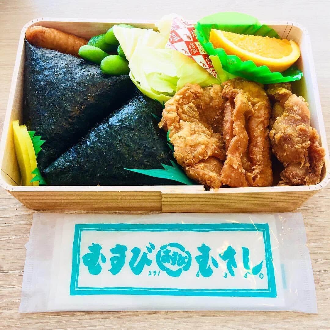 中嶋ユキノさんのインスタグラム写真 - (中嶋ユキノInstagram)「３年前の今日のお昼は、広島でむさしの若鶏むすびだったらしい。  広島！ 行きたい！ むさし！ 食べたい！ 旅！ 出たい！ みなさんに！ 会いたい！  ね！  #日本一のお弁当 #むさしの若鶏むすび  #旅出たい #みんなに会いたい」1月19日 13時39分 - nakajima_yukino