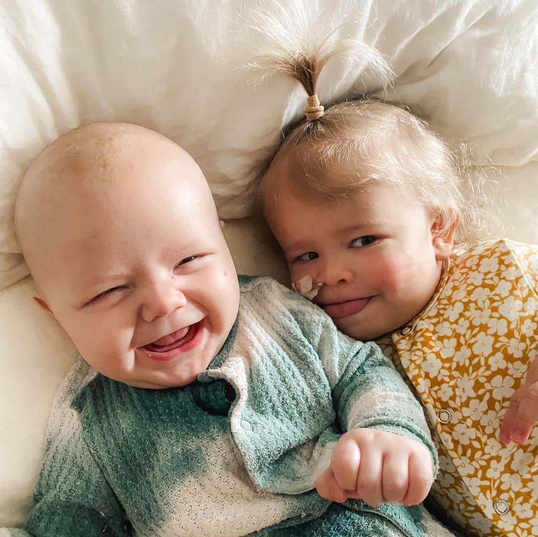 のインスタグラム：「My two moods hanging out 😄😋😆☹️ (ps. Have you seen all of our new vlogs?? 😜)」
