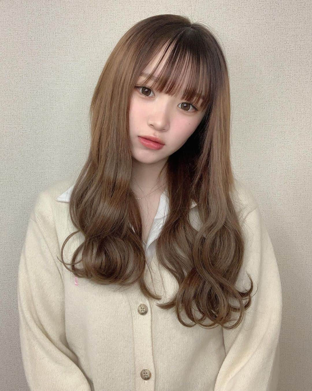 平野夢来（ゆぴぴ）のインスタグラム：「あ、髪の毛染めました🕯 今回は少し明るくしていただきました〜❕🥰 ・ ・ ・ そしてそして、本日1/19 8:54~ トリニクって何の肉？！出演します💪 とてもとても、、頑張りました🔥🔥 是非見てください❕♥️  #トリニクって何の肉」