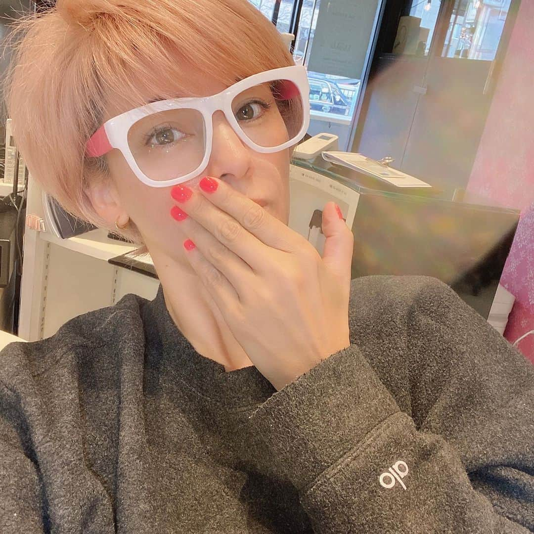 梅宮アンナさんのインスタグラム写真 - (梅宮アンナInstagram)「今回のネイルは、 ネオンカラーに💅  @monsourire.naileyelash   ＃ネイルサロン ＃ネオンカラー」1月19日 13時53分 - annaumemiya