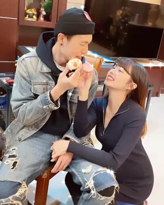 Dewi Chienのインスタグラム：「🐣🍑這輩子吃最多壽桃的一個週末。 #水蜜壽桃 #小雞壽桃 #熊貓壽桃 #超級療癒」