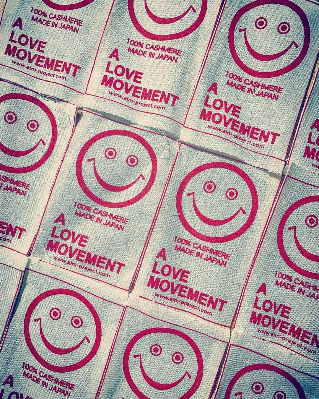 澤田友美さんのインスタグラム写真 - (澤田友美Instagram)「.  Now is the time to do 【 A  Love Movement 】❣️  Let's do it‼︎ 💖☺︎💙☺︎💛☺︎🧡☺︎❤️☺︎💚☺︎💜 we love  @alovemovement ❣️ . . . #happyenjoyproject #alovemovement #love #smile」1月19日 14時04分 - tomomi__sawada