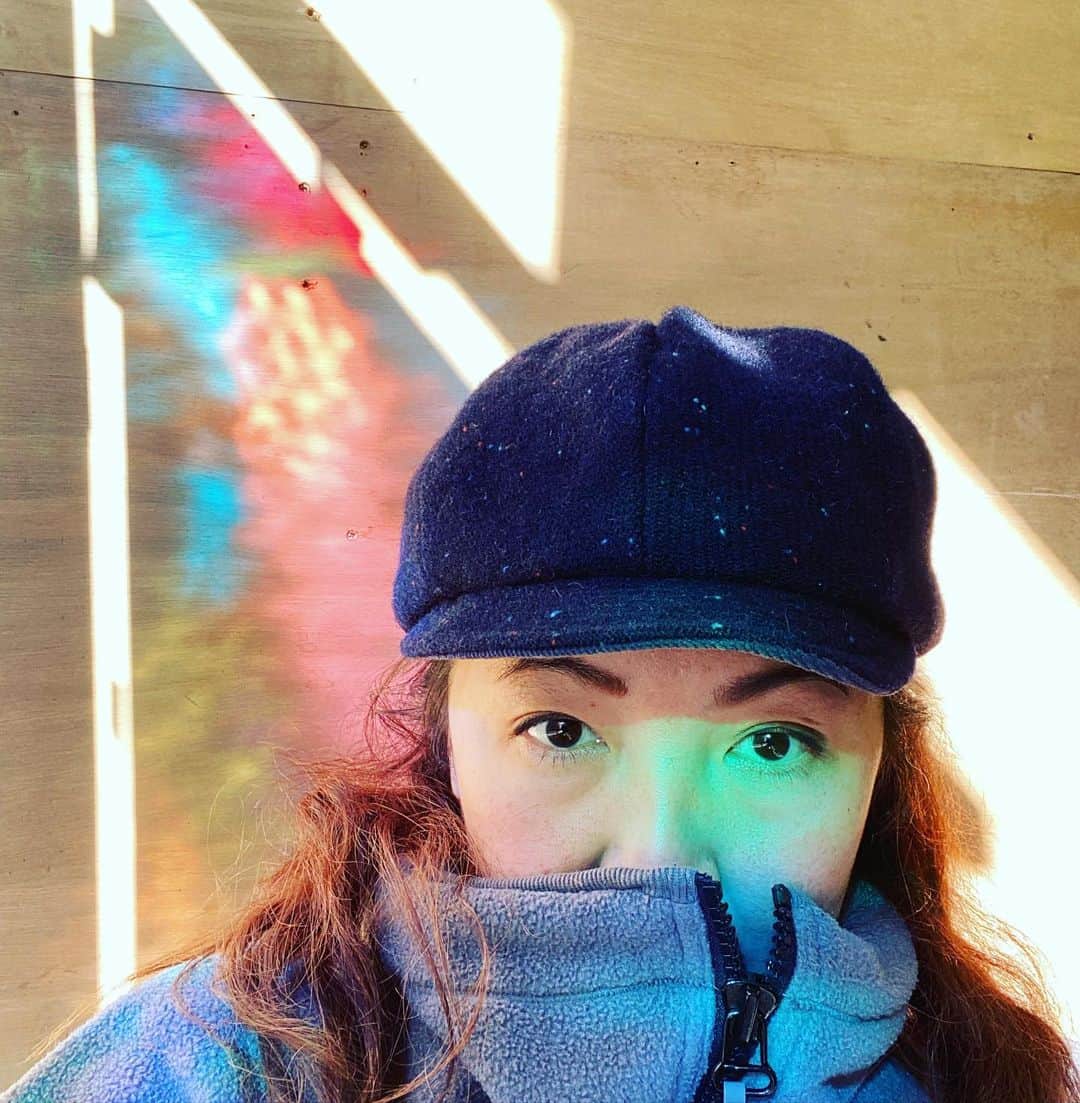森本千絵さんのインスタグラム写真 - (森本千絵Instagram)「ステンドグラス作業の山場  色の影が綺麗で遊んでます。」1月19日 14時18分 - chiemorimoto_goen