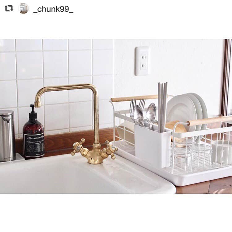 FABIAさんのインスタグラム写真 - (FABIAInstagram)「@_chunk99_さん、ご紹介ありがとうございます♪  #repost @_chunk99_   水切りカゴを新調しました🧺  ホワイト×木のやさしいデザインがお気に入り🌳  たっぷり大きめなので3人家族の我が家には十分なサイズ🍽🥣🥛🫖  こちらは　@northmall_com で販売中です️  @_chunk99_ のストーリーズから飛べます✈︎  💁‍♀️https://www.northmall.com   \　ノースモールオープン記念大感謝祭！！ / ①新規会員登録で送料無料！ ②お買い物した方全員に30%相当のポイント還元！ お得なキャンペーンの詳細は公式アカウントのプロフィールでチェック♪  【NEWS】 ふたつのフォトコンテスト開催中♪ 1.本格的なおしゃれな包丁が当たる！”手料理フォトコンテスト”  2.かわいいペットがフォトブックに！？”ペットフォトコンテスト” くわしくは投稿をチェック！  #ノースモールサイト  #ノースモール#northmall #ノルタク #インテリア #シンプルインテリア  #インテリアショップ  #暮らしの道具  #暮らしを楽しむ #丁寧な暮らし #上質な暮らし  #雑貨 #インテリア雑貨 #生活雑貨  #お洒落雑貨  #北欧インテリア #キッチン#インテリア#キッチンインテリア#キッチン道具#キッチンツール#台所#台所道具#暮らしの道具#キッチンツール #水切りかご #山崎実業#tosca #水切りバスケット」1月19日 14時19分 - northmall_com