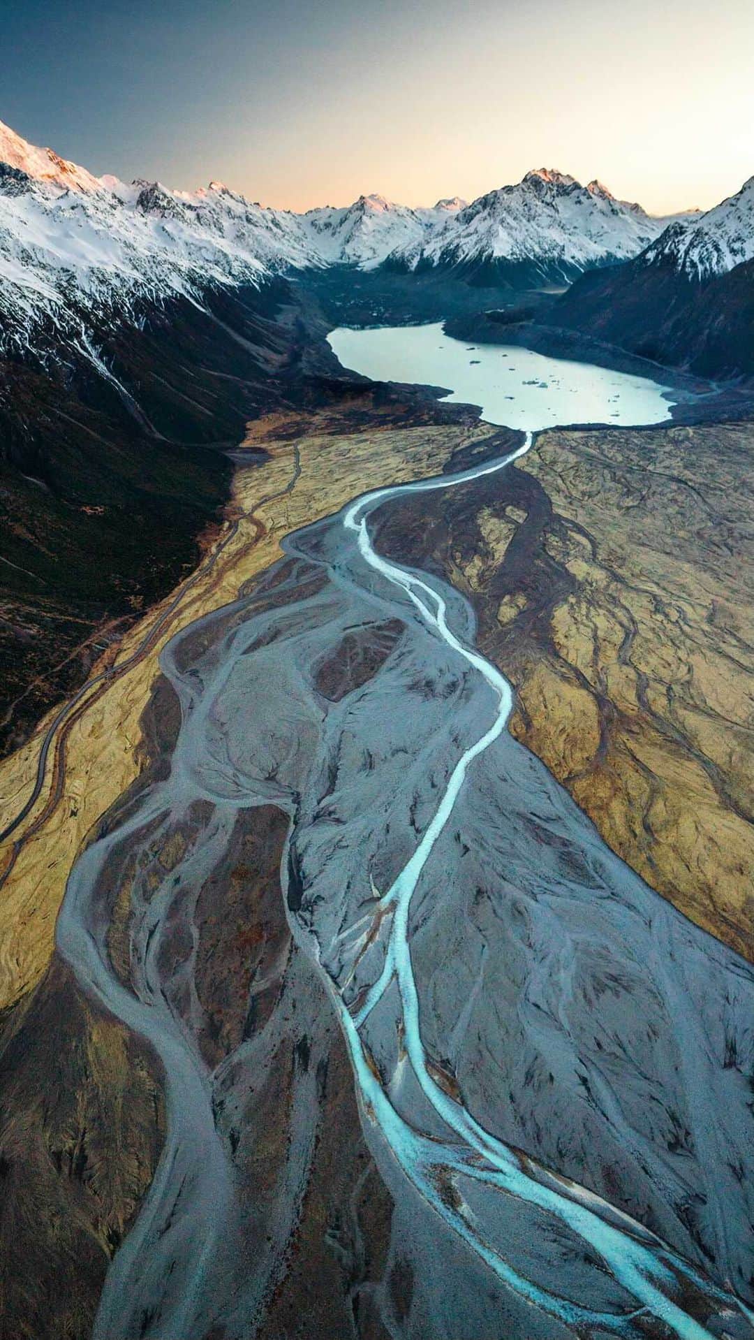 クリス・バーカードのインスタグラム：「My obsession with aerial photography has created defining moments in my body of work. In this workshop, learn the essential technical and creative knowledge to pursue the art of creating images from the air.  ​​This course covers in-depth research and planning, approach, essential pilot communication, gear management, and composition. All the necessary elements to make sure your flight investment provides you with opportunity to create work you are proud of.  @wildistco  Here is a sneak peak. Link in bio!」