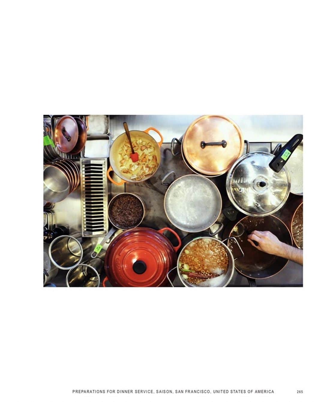 代官山 蔦屋書店　DAIKANYAMA T-SITEさんのインスタグラム写真 - (代官山 蔦屋書店　DAIKANYAMA T-SITEInstagram)「. 情熱の料理人、BO BECH の最新刊『the relation between us』が入荷いたしました。  既刊“IN MY BLOOD”同様、日本では当店のみのお取り扱いになります。10年以上、料理同様に写真を撮ることに夢中になってきたシェフは、世界中を回り、食と人と町と自然を撮り続けてきました。そのシェフの心の中へのいざないと世界との出会いを召し上がれ！  新刊既刊ともに店頭またはオンラインストアにてご購入いただけます。  #daikanyamatsutaya #tsutayabookstore #代官山蔦屋書店  #bobech #therelationbetweenus  #bobech_inmyblood」1月19日 14時21分 - daikanyama.tsutaya