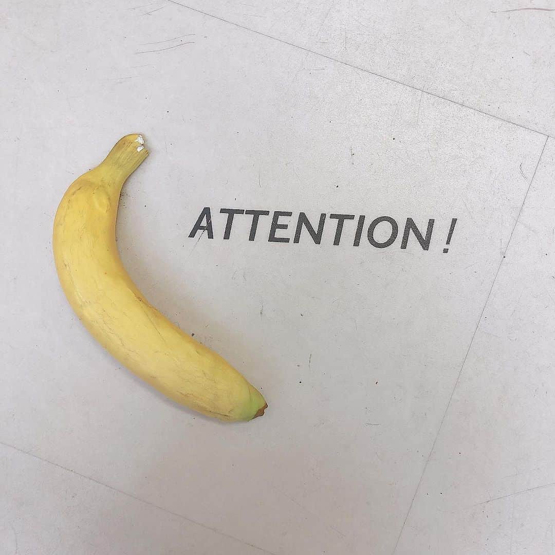 鈴木芽生菜さんのインスタグラム写真 - (鈴木芽生菜Instagram)「ATTENTION PLEASE ‼︎ （バナナグッズのお店にありました可愛い）  #ばなな #banana #attention #アプガ」1月19日 14時26分 - uugirl_new_meina