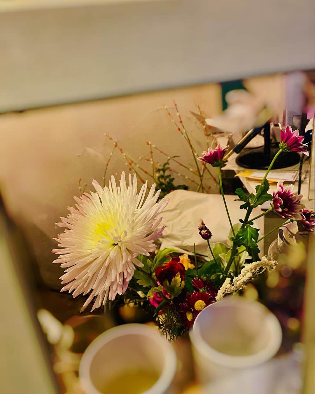 大越かず江さんのインスタグラム写真 - (大越かず江Instagram)「✨キュンキュン✨  花束が大好きで💕 綺麗な花を見ると心がときめく♥️❤︎*.(♡˙︶˙♡).*❤︎♥️  こんな素敵な花束💐 貰えたら嬉しいなぁ╰(⸝⸝⸝´꒳`⸝⸝⸝)╯  ✨💕✨💕✨💕✨💕✨💕✨💕✨💕✨  ✨ Crush ✨  I love bouquets 💕 Seeing beautiful flowers makes my heart flutter ♥️❤︎ *. (♡ ˙︶˙ ♡). * ❤︎ ♥️  Such a wonderful bouquet 💐 I'm glad if you get it ╰ (⸝⸝⸝´꒳`⸝⸝⸝) ╯  ✨💕✨💕✨💕✨💕✨💕✨💕✨💕✨  #花が好きな人と繋がりたい  #ときめき #キュンキュン  #crash  #flowers」1月19日 14時33分 - bluemoonseasky