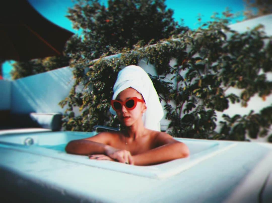 JAMOSAのインスタグラム：「It’s My Birthday Week🦋Bitch Don’t Kill My VIBE🤎 1.21 ♒️ All my Aquarians What up 👑もうすぐバースデーだからグッドバイブスオンリーね🎂同じ水瓶座の人いるかな👋 #aquariusseason」