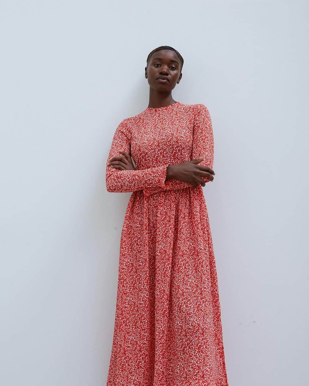 マッツノーガードのインスタグラム：「BUMPY FLOWER DOCCA DRESS 〰️」