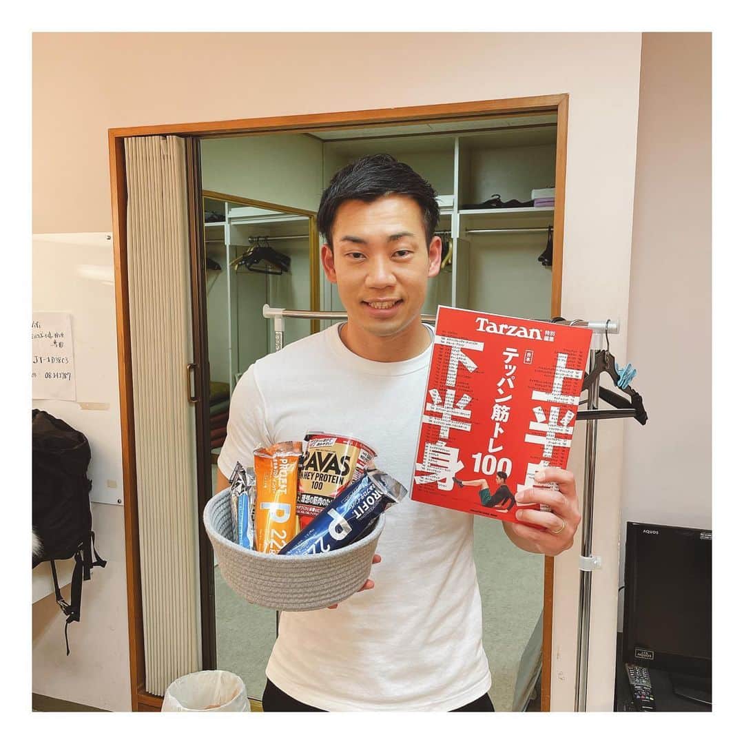 駒場孝のインスタグラム：「たんぱく質に溢れた優しい楽屋🙌  そして違う日はスリッパの色を衣装の色と合わせてくれていた優しい楽屋🙌  ありがとうございます🙌」