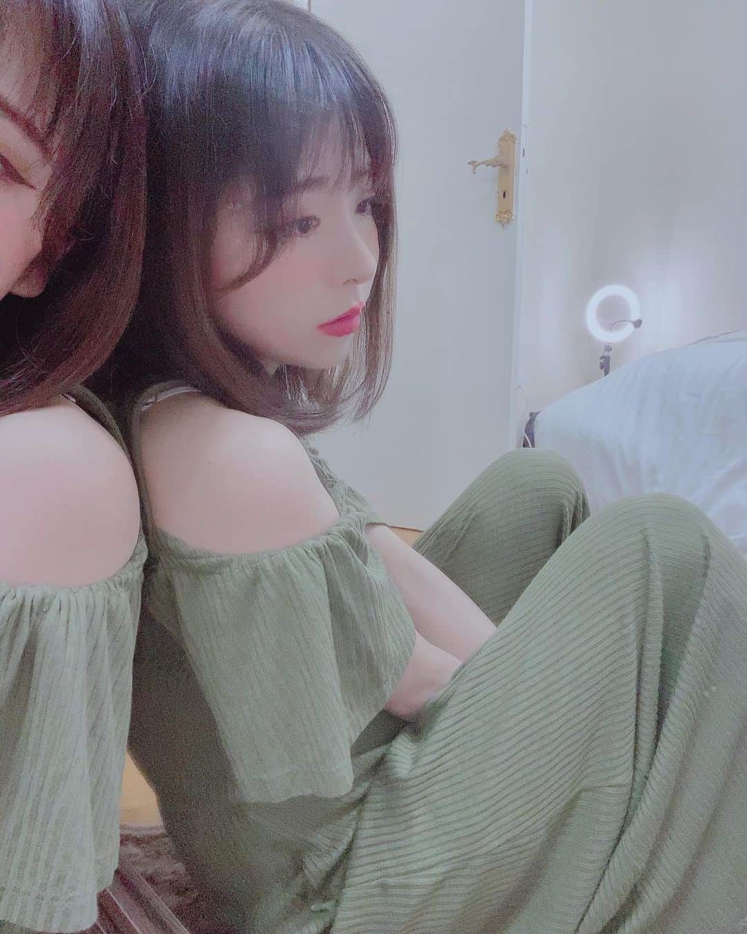 のインスタグラム：「昨日久しぶりに 17のイベントの 中間日♡ @17livejp  たくさんの方ありがとうございます 昨日以外もずっと来てくださってる方 ありがとうございます♪ この一ヵ月半不定期な 配信でしたがいてくださった方 ありがと🥲💕 まだ地道にがんばります💒 ・ ・ ・  . . . . . . . . . #イチナナライバー #イチナナ #イチナナライブ  #自撮り #自撮り女子 #自撮り界隈  #ootd #150cmコーデ #低身長コーデ  #裏垢女子 #雰囲気 #雰囲気好きな人いいね  #雰囲気女子 #いいね返し #セットアップ #ショートヘア #メンヘラ #病み垢  #セルフ #japanesegirl #japan #ライブ配信 #17live #17liver」