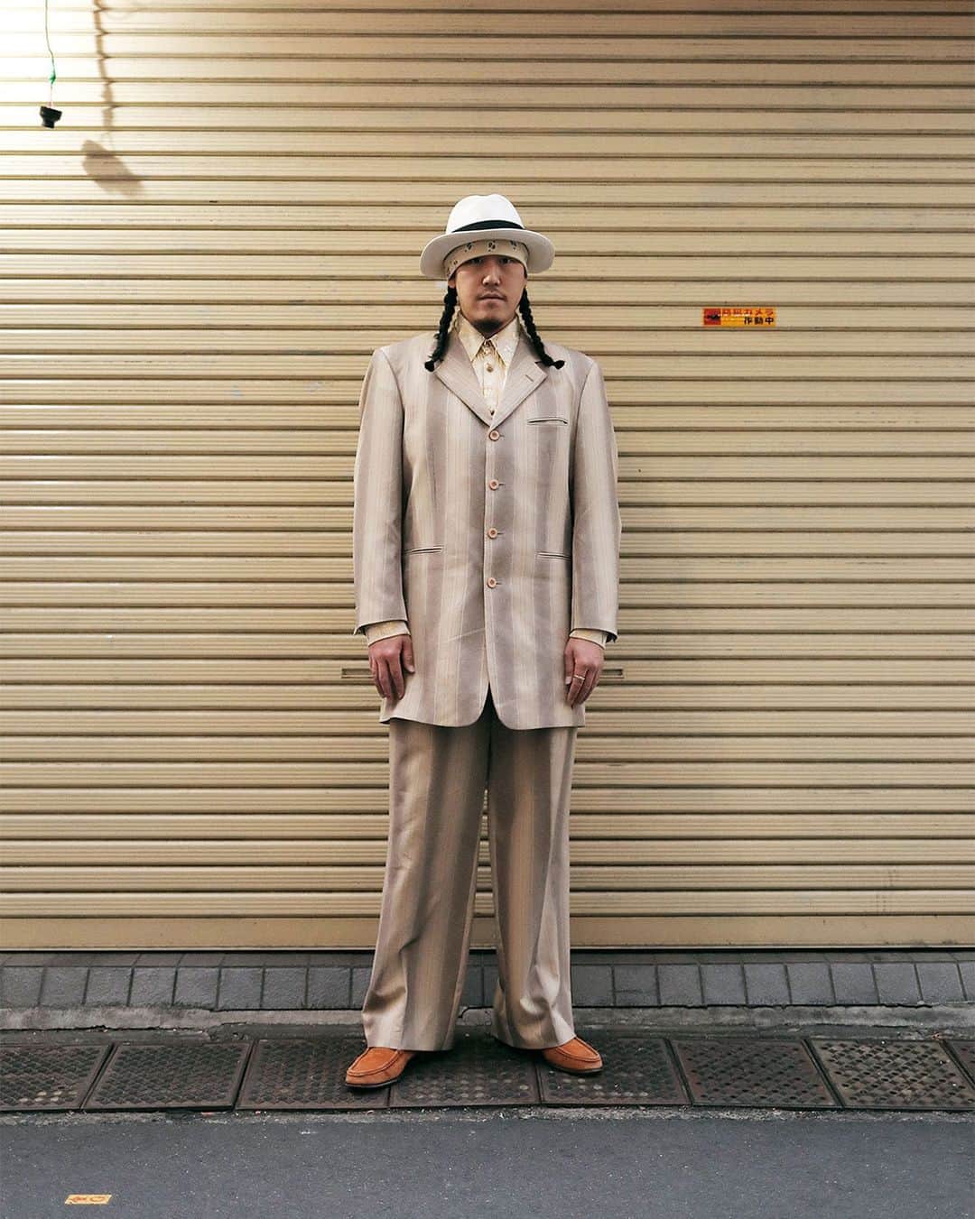 のインスタグラム：「TOKYO STREET STYLE⁣⁣ Name: @d.asa_pinnap  Occupation: Shop Manager (@pinnap_tokyo_1) Set-up: #PINNAP Shoes: #Used #streetstyle#droptokyo#tokyo#japan#streetscene#streetfashion#streetwear#streetculture#fashion#ストリートファッション#コーディネート ⁣⁣ Photography: @dai.yamashiro」