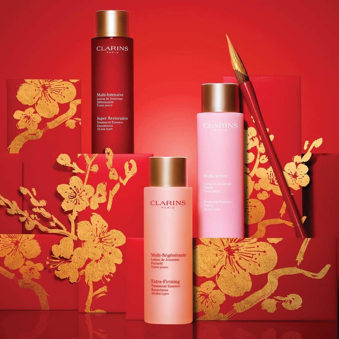 Clarins Australiaさんのインスタグラム写真 - (Clarins AustraliaInstagram)「Super Restorative, Extra Firming or Multi Active - why not add a Treatment Essence to your skincare routine ahead of Lunar New Year?⁣ ⁣ 💌 Super Restorative refreshes and smoothes texture, to firm the skin and prepare it for the subsequent steps in your routine.⁣ 💌 Extra-Firming is the first step in a daily anti-ageing routine, lifting the skin for a firm glow.⁣ 💌 Multi-Active is filled with all the good stuff, delivering a dose of youthfulness and vitality.⁣ ⁣ #ClarinsAus #ClarinsSkincare #TreatmentEssence #LunarNewYear」1月19日 15時00分 - clarinsanz