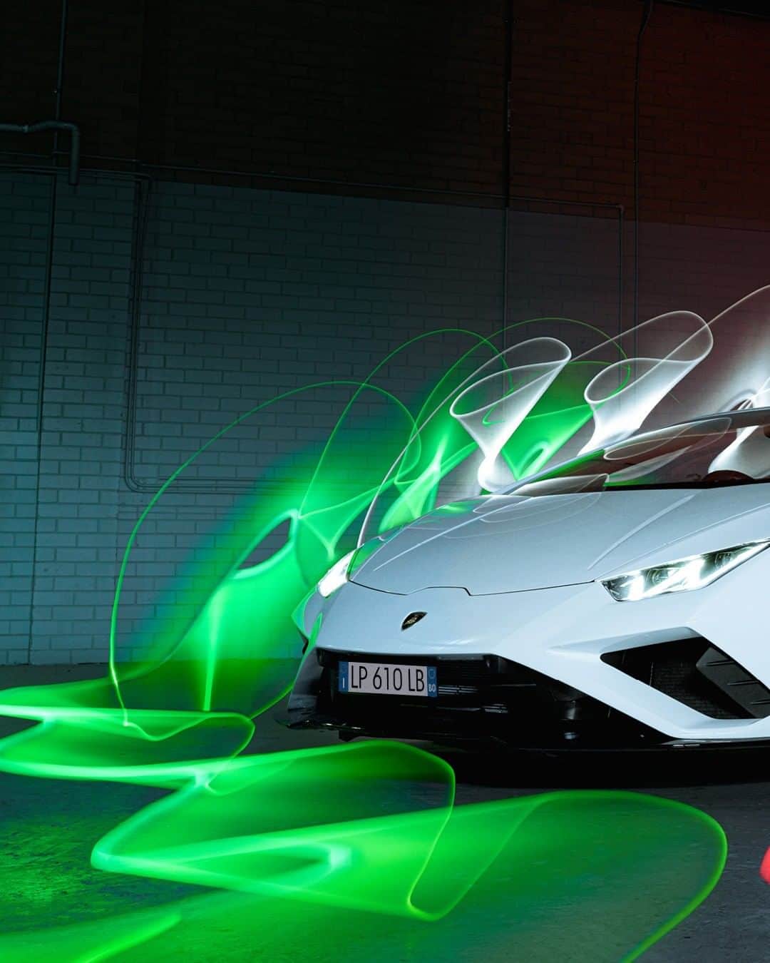 ランボルギーニさんのインスタグラム写真 - (ランボルギーニInstagram)「Huracán EVO RWD Spyder enlights your driving experience through Italian excellence and excitement. What do you think?  Captured by @northborders for @lamborghini_melbourne.  #Lamborghini #HuracanEVORWDSpyder #RewindToRWD」1月20日 1時58分 - lamborghini