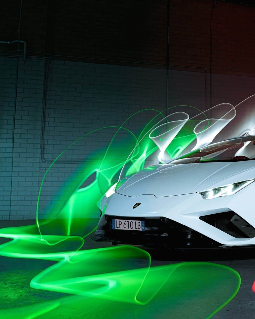 のインスタグラム：「Huracán EVO RWD Spyder enlights your driving experience through Italian excellence and excitement. What do you think?  Captured by @northborders for @lamborghini_melbourne.  #Lamborghini #HuracanEVORWDSpyder #RewindToRWD」