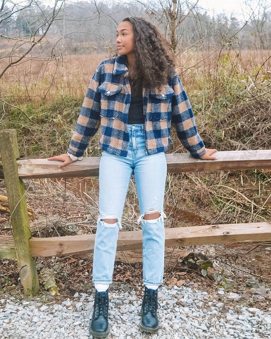 American Eagleのインスタグラム：「“I have never had a pair of jeans that have fit me so perfectly and made me feel so confident. They are so comfortable and stretchy, the best pair of mom jeans I own!” – @america.anderson」