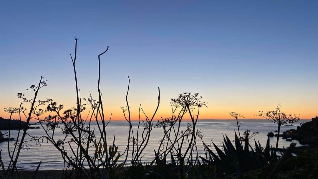 荒尾茉紀さんのインスタグラム写真 - (荒尾茉紀Instagram)「写真の才能があるのかもしれん‼️と思えるようなサンセット😊（もちろん私の腕ではなく自然のおかげです笑）  いつからか朝日と夕日を見るのが好きになった☀️ずっと見ていたいな😌✨  #sunset #goldenbay #malta #サンセット #夕日 #ゴールデンベイ #マルタ #絶景」1月20日 1時53分 - maki.arao