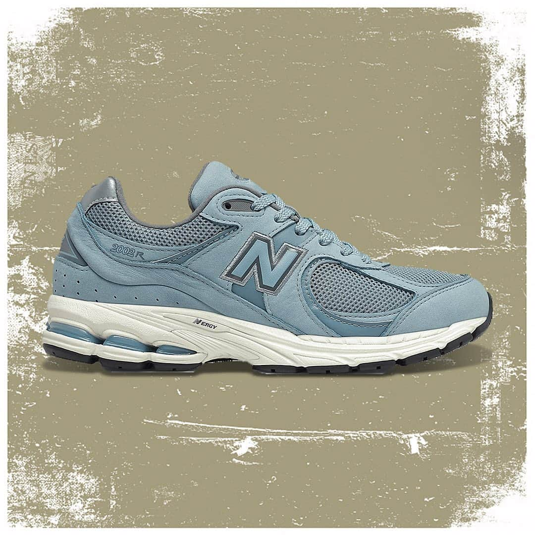 shoes ????のインスタグラム：「The New Balance 2002R. 💧 1️⃣ or 2️⃣? 👇   #nicekicks #kicksonfire #sneakers #sneakernews #goat #stockx #grailed #hypebeast #highsnobiety #complexsneakers #kickstagram #shoepalace #footlocker #newbalance」