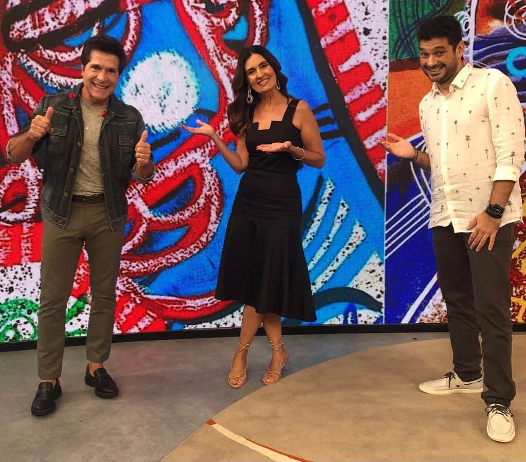 ファチマ・ベルナルデスのインスタグラム：「Hj tivemos @daniel ao vivo no #encontrocomfatima. Conversamos sobre o #thevoicemais e ele lançou música nova: #ameiumavezso. Muito bom receber sua visita, com toda segurança, é claro.」