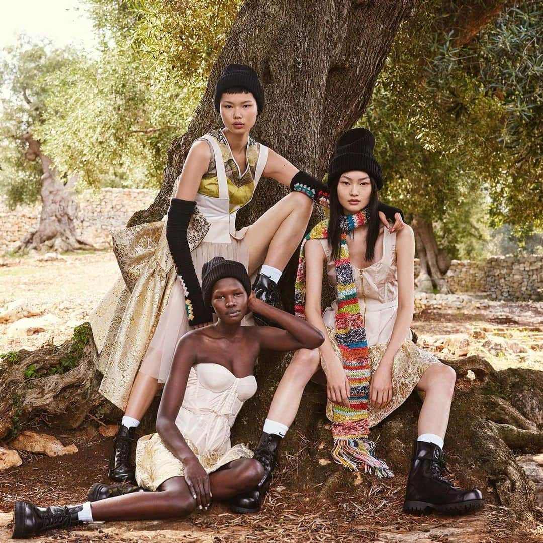 ジェレミー・スコットのインスタグラム：「@ka.ya.ko @shanellenyasiase & @heconghc WEARING @moschino CAPTURED BY @luigiandiango FOR @voguejapan STYLED BY @annadellorusso」