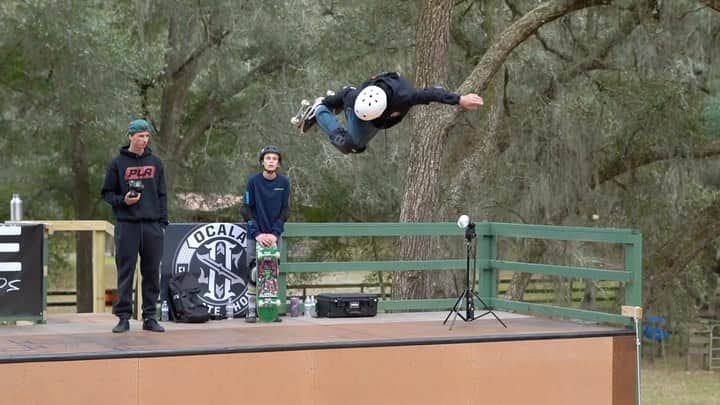 ジェイク・イラーディのインスタグラム：「Fun 1st sesh @philhajal Ramp!!! This is definitely the best ramp I’ve ever skated!  #vertskateboarding #skateboardingisfun」