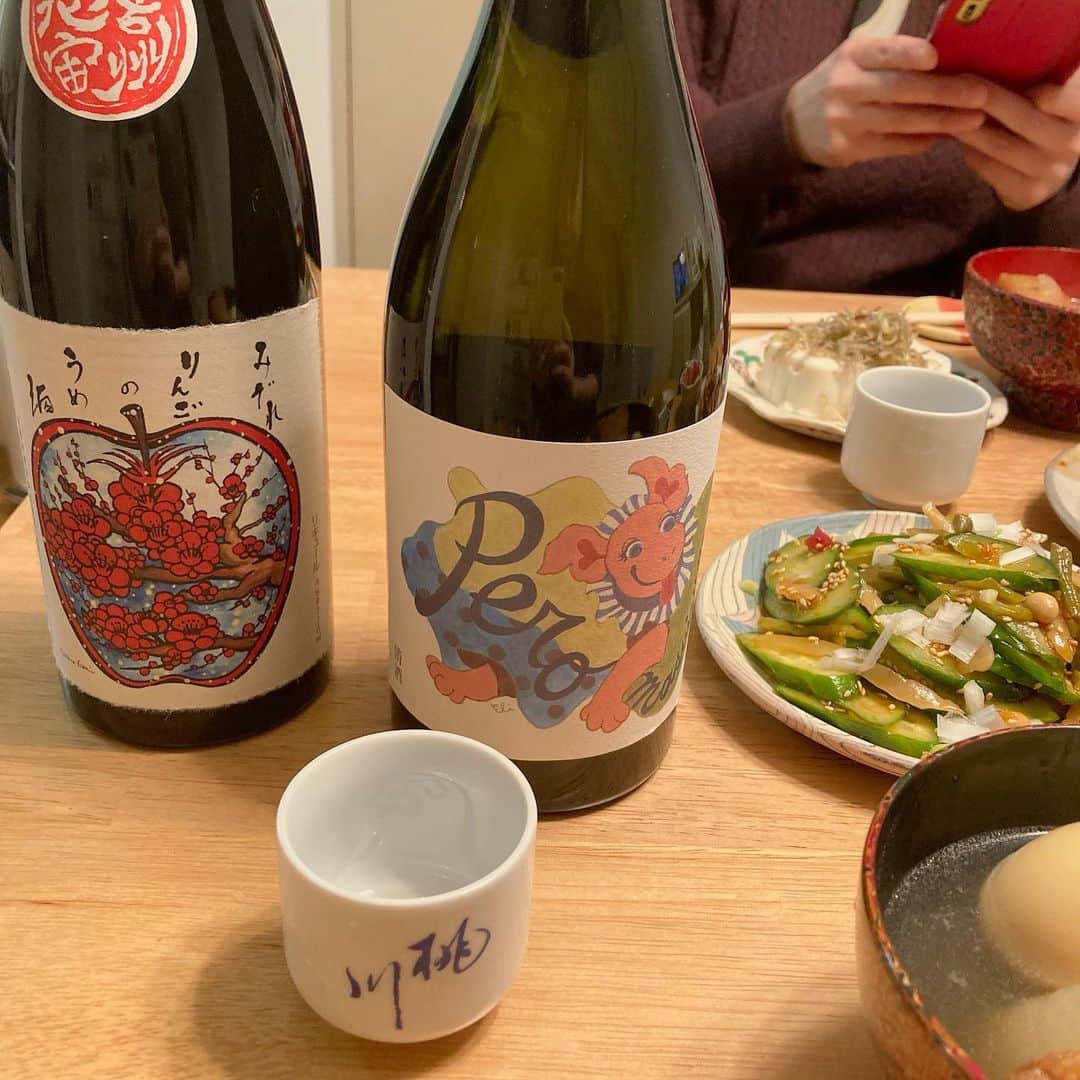 櫛引彩香さんのインスタグラム写真 - (櫛引彩香Instagram)「友達と家飲み。ずーっと誰とも飲んでなかったから、今日くらいは許して🙇🏻‍♀️きゅうりザーサイ。」1月20日 0時47分 - sayakakushibiki