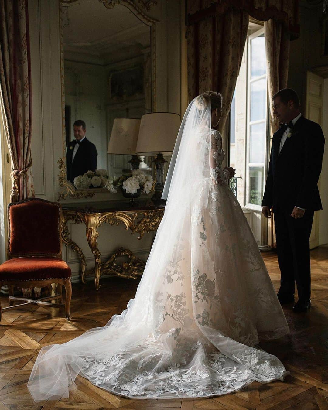 Monique Lhuillierのインスタグラム：「Unforgettable 🤍 #moniquelhuillier #mlbride」