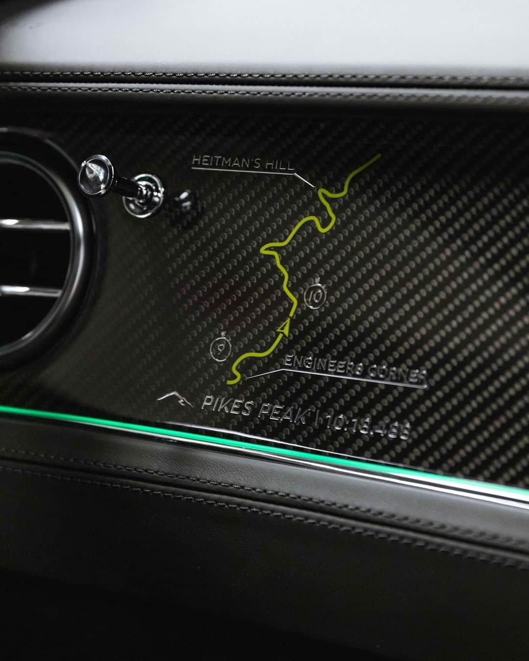 ベントレーさんのインスタグラム写真 - (ベントレーInstagram)「These looks are not deceiving. The Pikes Peak #ContinentalGT Limited Edition. #WorldOfBentley _ #Bentley Continental GT WLTP drive cycle: combined fuel consumption: 20.8 mpg (13.6 l/100 km), combined CO₂: 308 g/km. Photo for @bentleyauckland by @logann.west」1月20日 1時00分 - bentleymotors