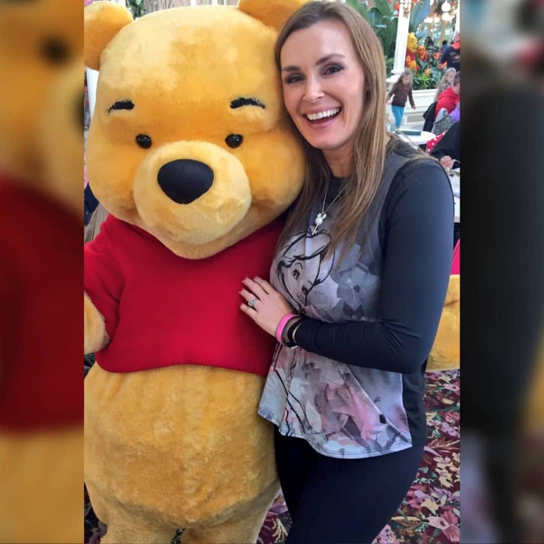 ターニャ・テイトのインスタグラム：「#livestream Yesterday was National Winnie The Pooh day ! Who's your favourite WTP character ? 🐻🍯🧸 . .  Winnie The Pooh Day commemorates author A.A. Milne's birth day in 1882 . .  When did you last watch or read Winnie The Pooh ? Maybe you've never seen it !? . .  Do you have a favourite Winnie The Pooh quote or song ? . .  Who is your favourite Disney or children's book character ? . .  Do you know how A.A. Milne was inspired to write the stories ? . .  Will you watch or read a Winnie The Pooh adventure this week ? . .  Have you ever been in a hundred acre wood ? . .  Do you like honey ? Have you ever collected it ? 🐝 . .   Join me for a family friendly chat on my #youtubelive #stream . .  👉🏻youtube.com/tanyatatetube👈🏻 . .  Subscribe & Get Notified when I’m Live . .」