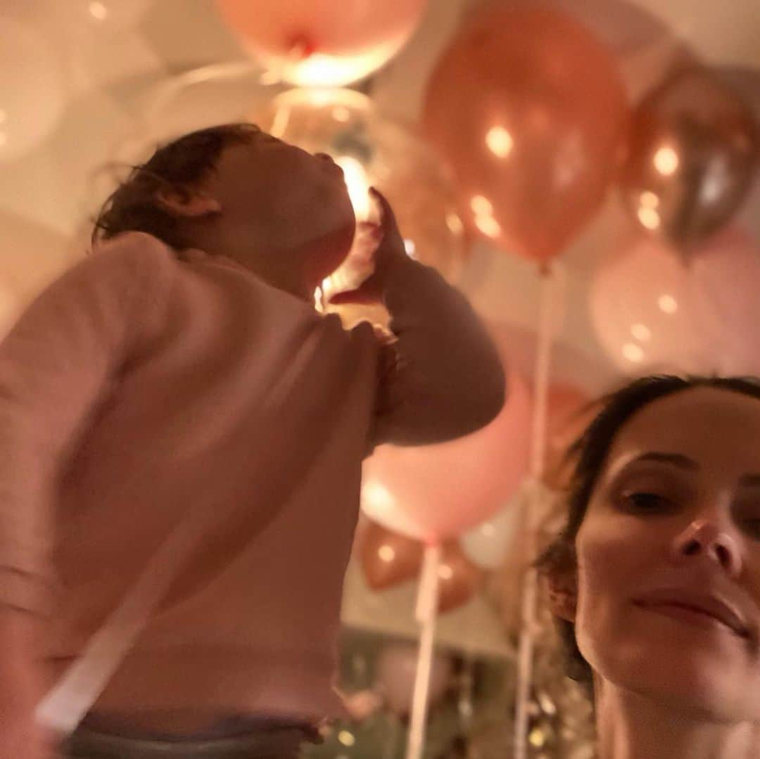 デヴィッド・ジュントーリさんのインスタグラム写真 - (デヴィッド・ジュントーリInstagram)「Happy Birthday to my main squeeze. @bitsietulloch   Thanks @frankieandcoshop for the help. 🎈🎈」1月20日 1時13分 - mrgiuntoli