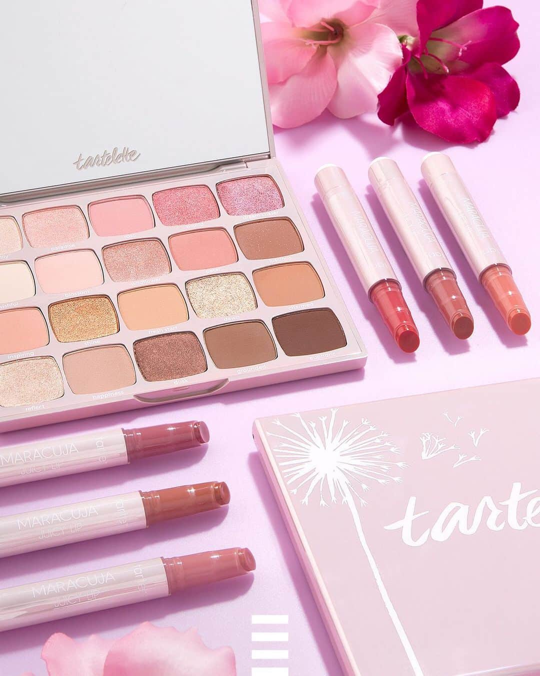 セフォラさんのインスタグラム写真 - (セフォラInstagram)「C'est une belle journée pour découvrir la nouvelle palette Tartelette Juicy Amazonian Clay de @tartecosmetics, en avant-première sur sephora.fr* 🌸 Une palette taille XL, avec 20 tons roses, bronzes et neutres.  Une bonne nouvelle n’arrivant jamais seule, des nouveaux Maracuja Juicy Lips arrivent d’ici quelques jours : 6 teintes juteuses pour repulper et hydrater vos jolies lèvres 💦😍  * À retrouver en février dans nos magasins. Uniquement chez SEPHORA. #SephoraLovesTarte #SephoraFrance」1月20日 1時34分 - sephorafrance