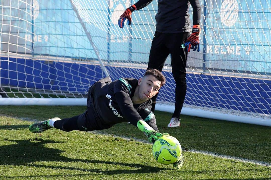 RCDエスパニョールさんのインスタグラム写真 - (RCDエスパニョールInstagram)「🏃⚽🧤 Primer entrenament de la setmana! ✔️ #RCDE」1月20日 1時40分 - rcdespanyol