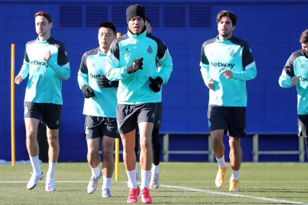 RCDエスパニョールさんのインスタグラム写真 - (RCDエスパニョールInstagram)「🏃⚽🧤 Primer entrenament de la setmana! ✔️ #RCDE」1月20日 1時40分 - rcdespanyol