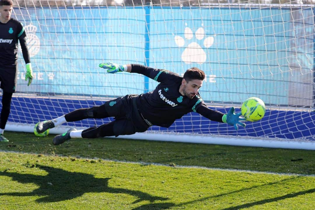 RCDエスパニョールさんのインスタグラム写真 - (RCDエスパニョールInstagram)「🏃⚽🧤 Primer entrenament de la setmana! ✔️ #RCDE」1月20日 1時40分 - rcdespanyol