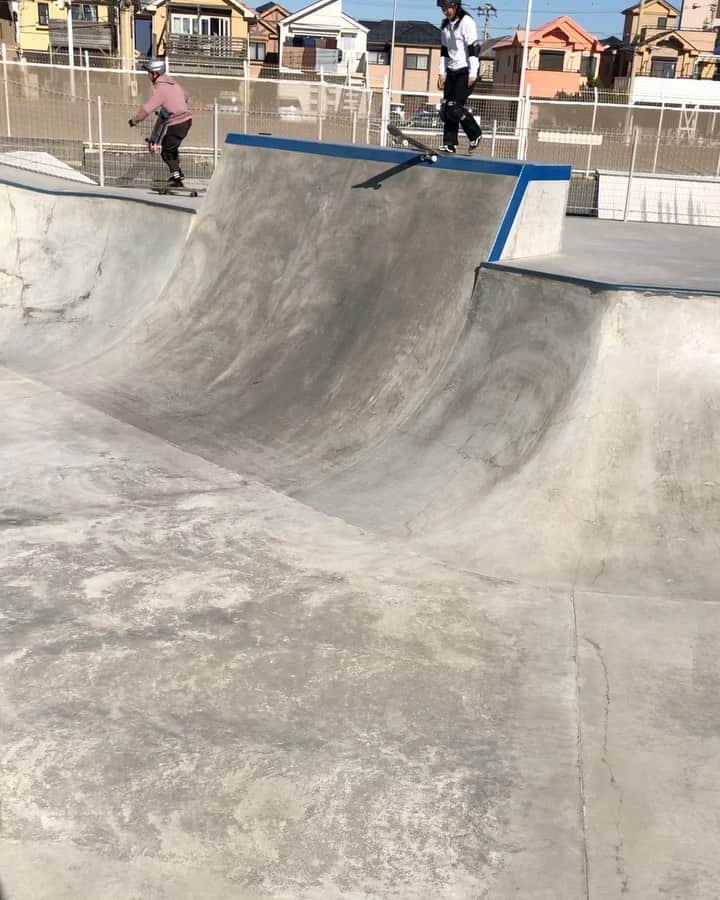 小川希花のインスタグラム：「🌞  #skatelife  @teppei.motooka ありがとうございます🙏🎥」