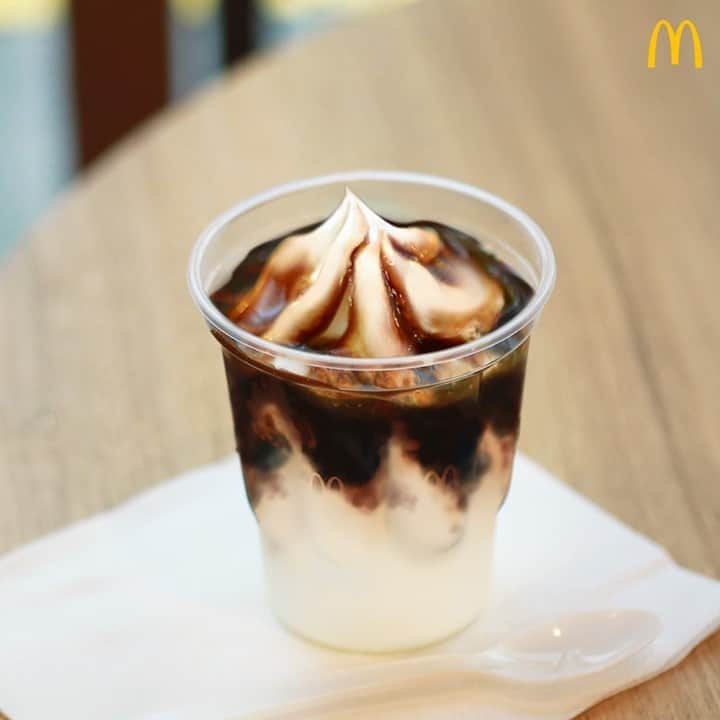 McDonald's Philippinesのインスタグラム：「Waiting for the work day to end?  Until then, kapit lang. Perk up with our Coffee Sundae —rich and creamy classic vanilla sundae with a delicious coffee kick! Get it via McDonald’s Dine-In, Take Out, Drive-Thru, or Pick-Up. You can also order via the McDelivery PH App, website, or call 8888-6236 (NCR).」