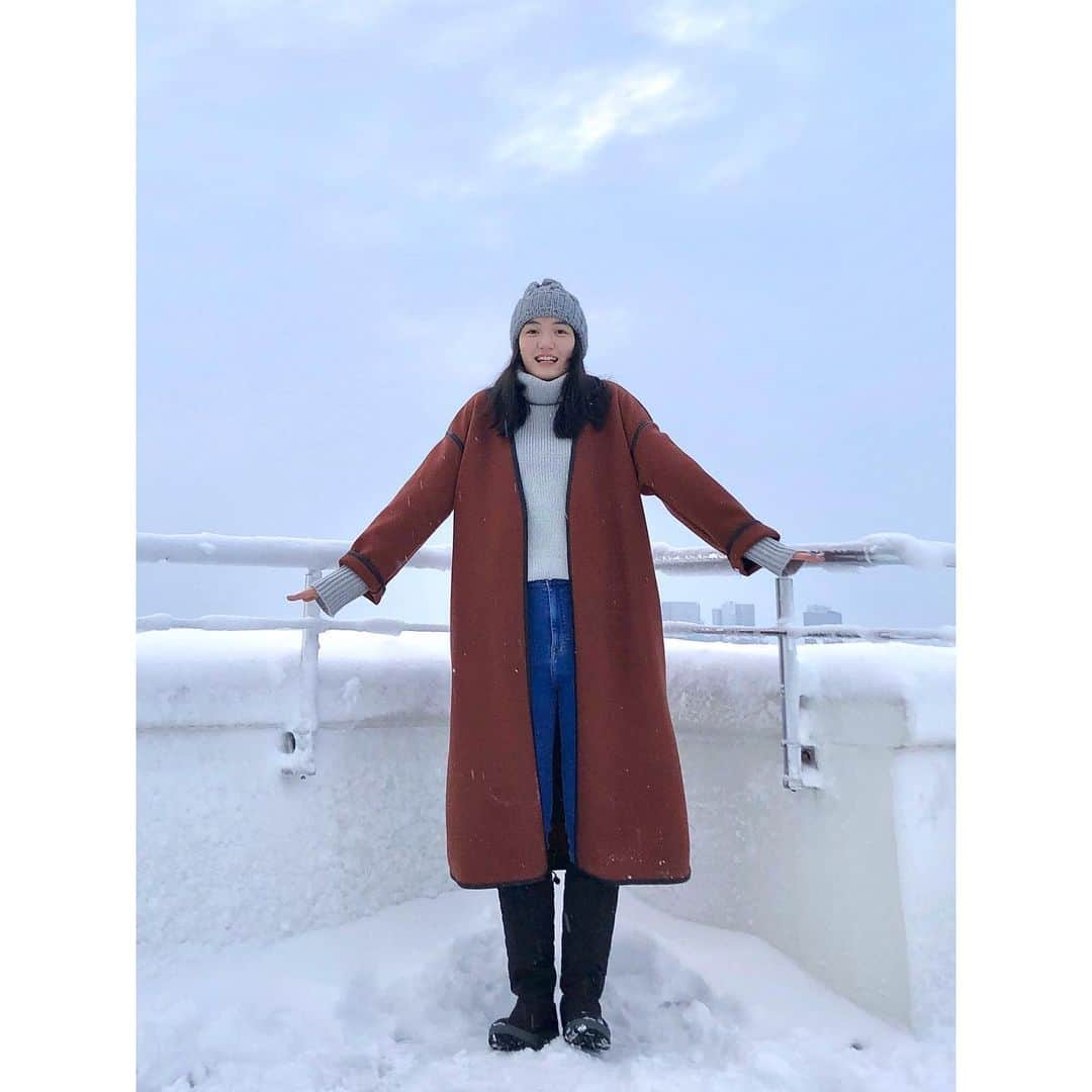 亘理舞さんのインスタグラム写真 - (亘理舞Instagram)「❄️ 雪！が！イスタンブールでたくさん降りました〜 東京と同様、そんなに頻繁に雪景色が見られる場所じゃないので、一面広がる真っ白な世界に心を奪われました😳 ・ 今日は完全な「雪」コーデ！ ✏︎ ニット帽は英語で”beanie”というらしいです ・ ・ turtle knit: @urs_official coat: @momentplus.official jeans : @forever21 boots: @bogsfan beanie: @unitedarrows_official ・ ・ #モデル修行中#トルコ生活#イスタンブール暮らし#雪コーデ#ブーツ女子#お気に入りのコート#ニット帽デビュー#スターダストプロモーション#亘理舞」1月19日 17時03分 - mai_watari_official