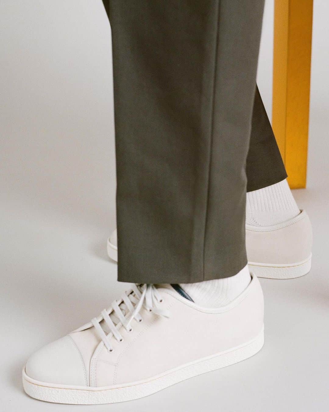 ジョンロブのインスタグラム：「Start off the new year in style, the Levah  plimsole combines the utility of a sneaker with the expert craftsmanship inherent to John Lobb. . #johnlobb @julienthomashamon @gauthierborsarello」